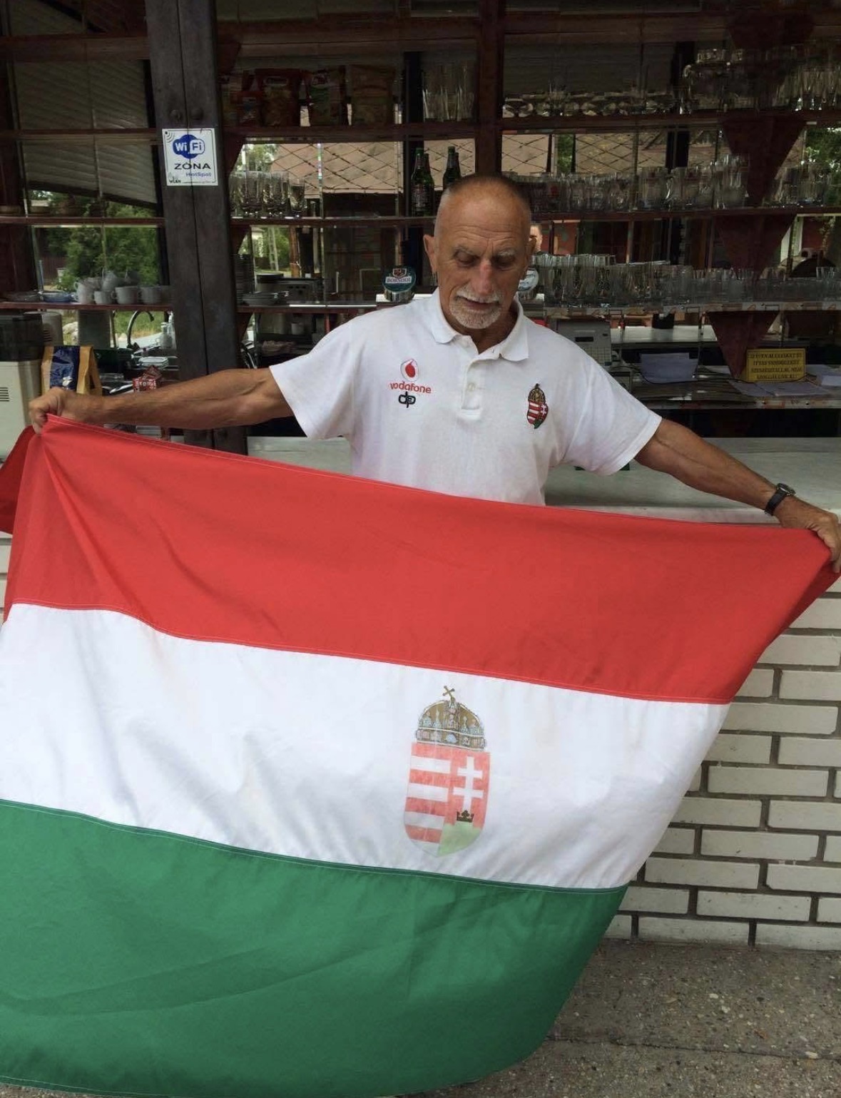Magyar zászlóval